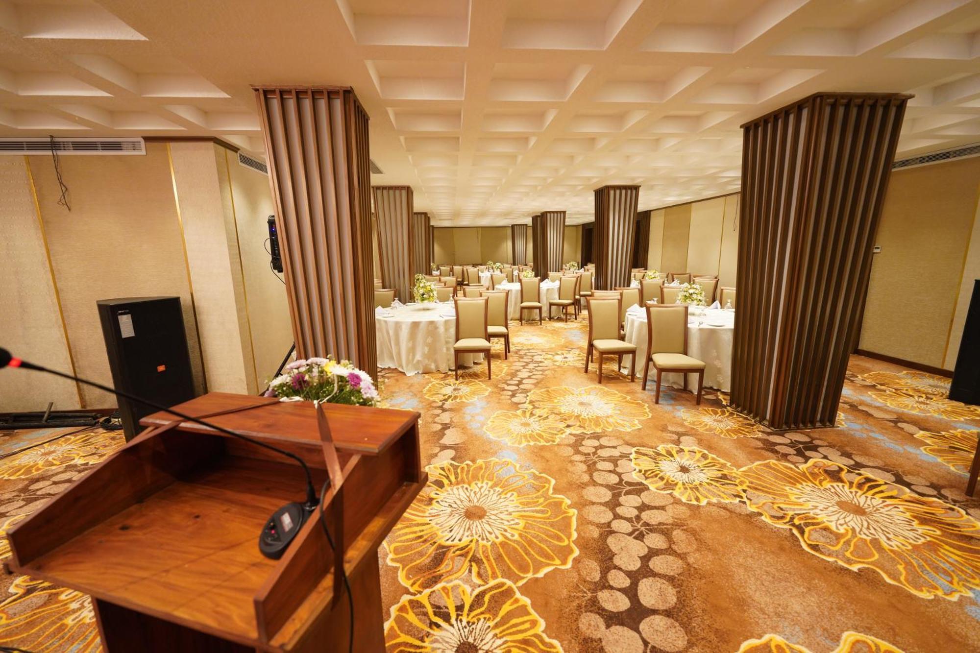 Hotel Grand Amanee راتنابورا المظهر الخارجي الصورة